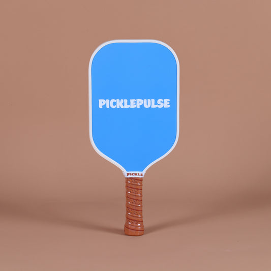 High-performance Picklepulse Checkmate paddle featuring textured T700 carbon fibre and thick polypropylene core